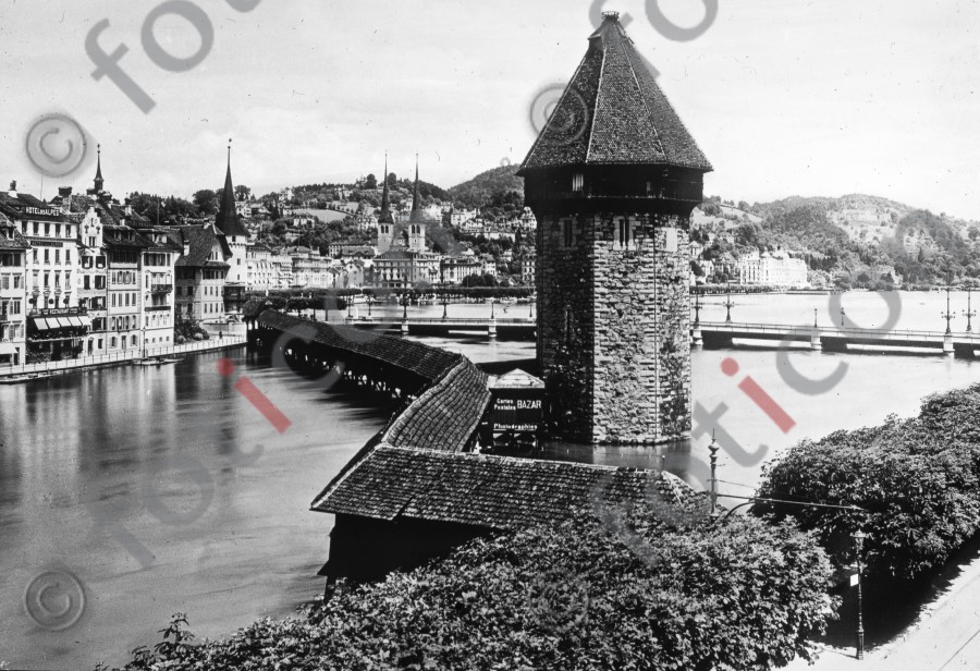 Luzern. Wasserturm | Lucerne. Water Tower (foticon-simon-021-007-sw.jpg)